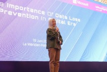 Direktur Utama Telkomsigma Dwi Sulistiani saat memberikan Perayaan dalam acara Business Insight " Pentingnya Pencegahan Kehilangan Data (DLP) di Era Digital " pada bulan Juni lalu.