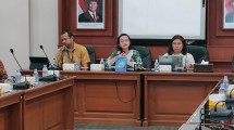 Kepala Biro Humas Kemenperin, Alexandra Arri Cahyani (tengah) saat Media Briefing Industrial Festival 2025