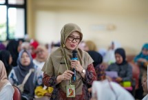 Wuhgini SKM, MA - Sanitarian Ahli Muda Suku Dinas Kesehatan Jakarta Selatan bersama PKK Kelurahan Kalibata