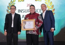 Direktur Teknik Tugure, R. Djoko Slamet Prasetiyo saat mewakili Tugure menerima penghargaan