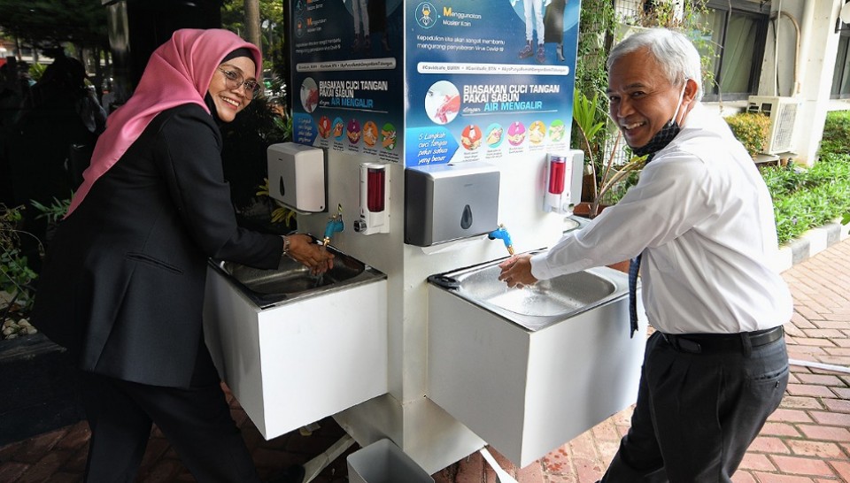 Bantuan Wastafel Portable di Lingkungan Kemenkeu