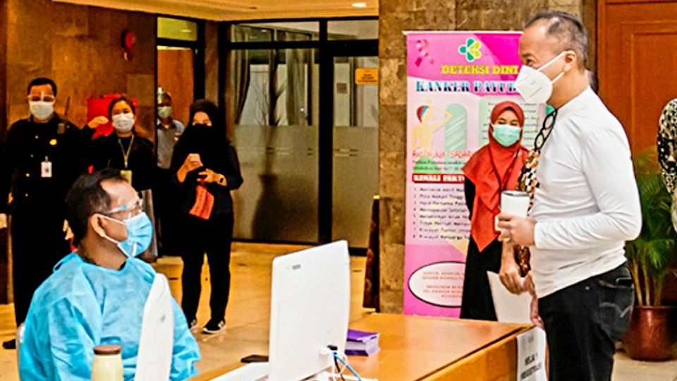 Menperin Agus Laksanakan Vaksinasi COVID-19 di Lingkungan Kementerian Perindustrian