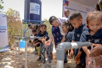 Sukacita Anak Sumba Sambut Air Bersih Persembahan Asuransi Astra