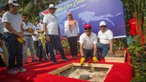 Menpar Arief Yahya Meletakkan Batu Pertama Pembangunan Rhino Dive Center
